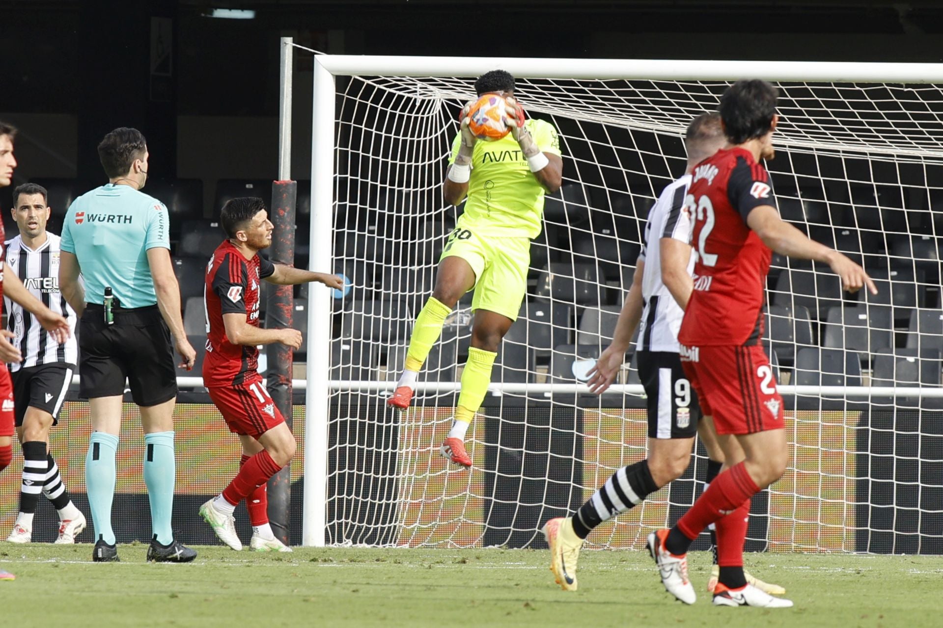 La derrota del Cartagena frente al Mirandés, en imágenes
