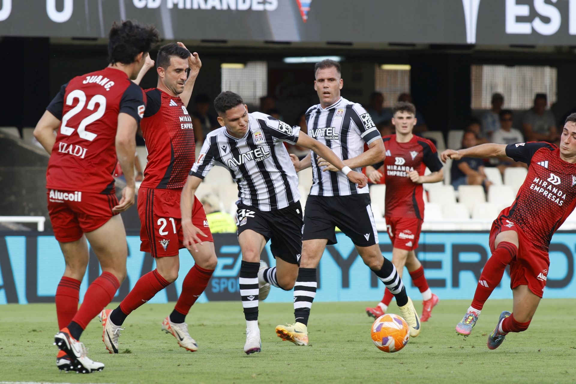 La derrota del Cartagena frente al Mirandés, en imágenes