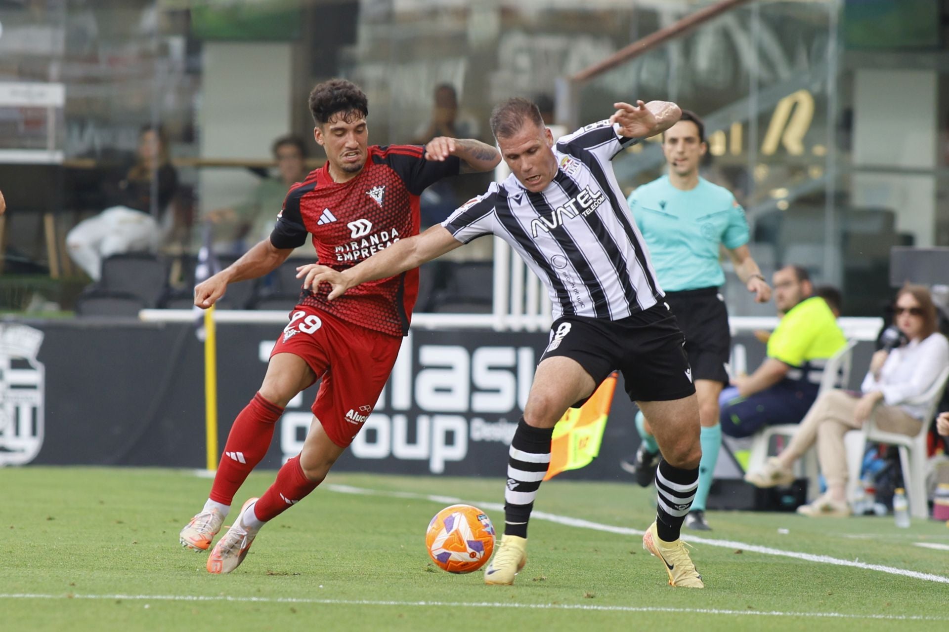 La derrota del Cartagena frente al Mirandés, en imágenes