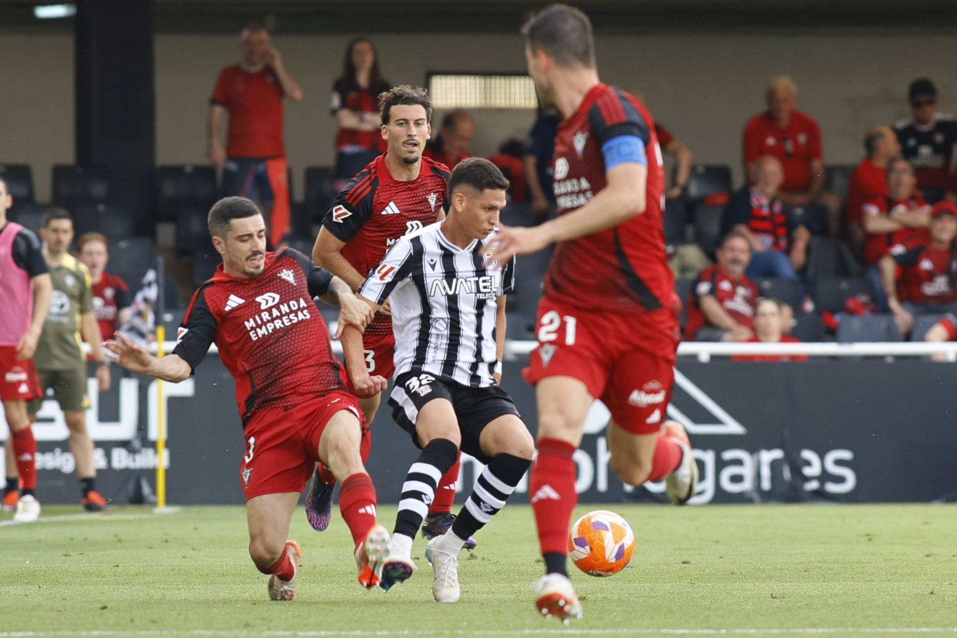 La derrota del Cartagena frente al Mirandés, en imágenes