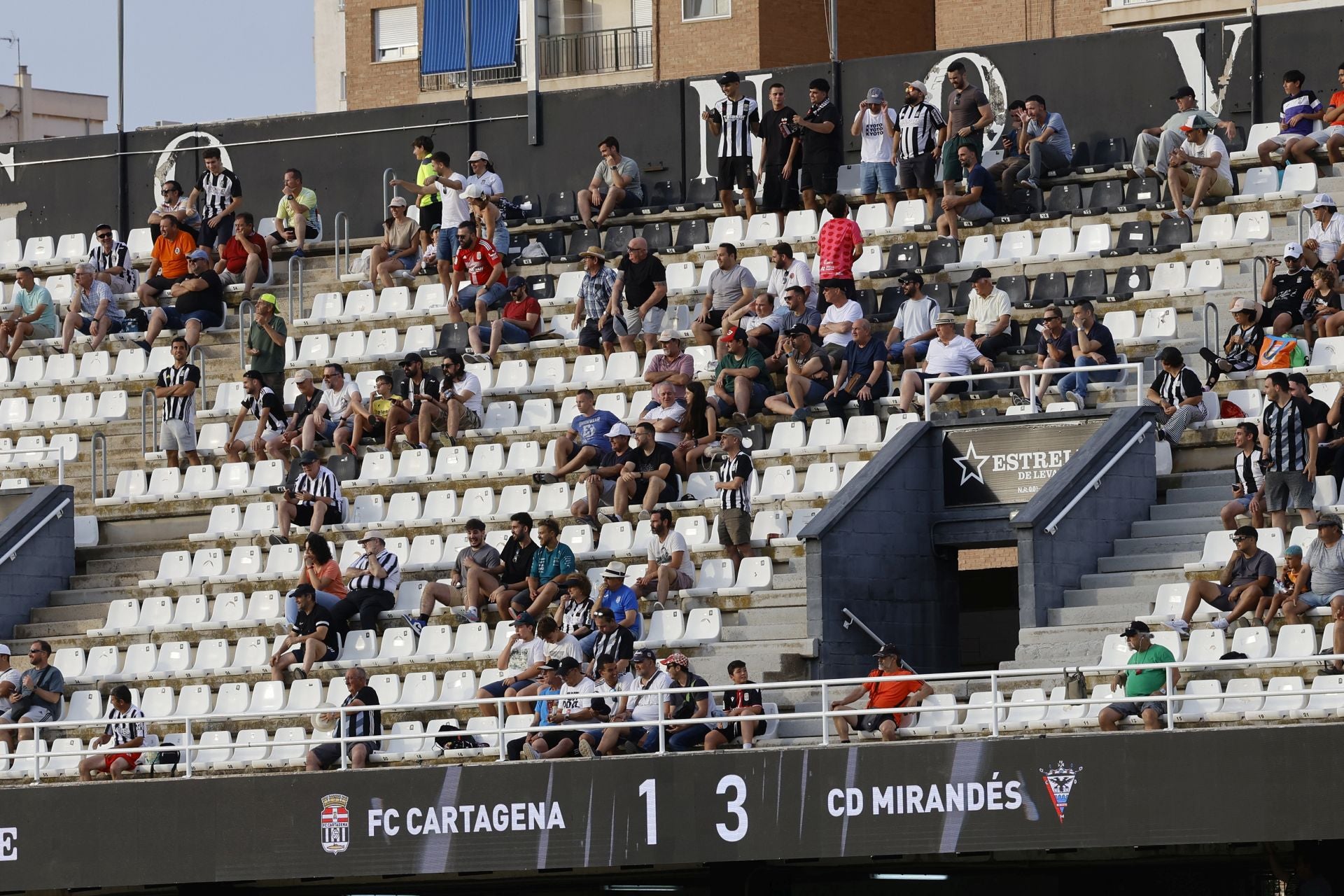 La derrota del Cartagena frente al Mirandés, en imágenes