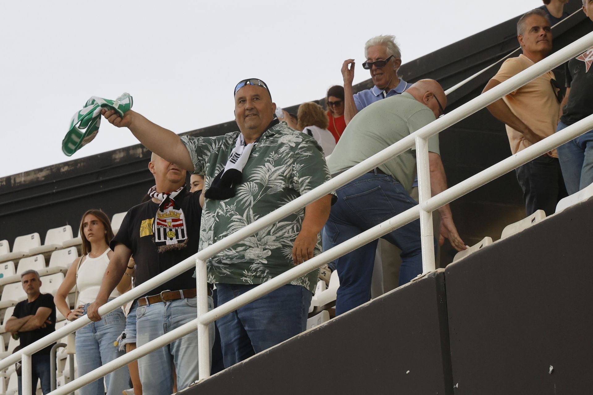 La derrota del Cartagena frente al Mirandés, en imágenes