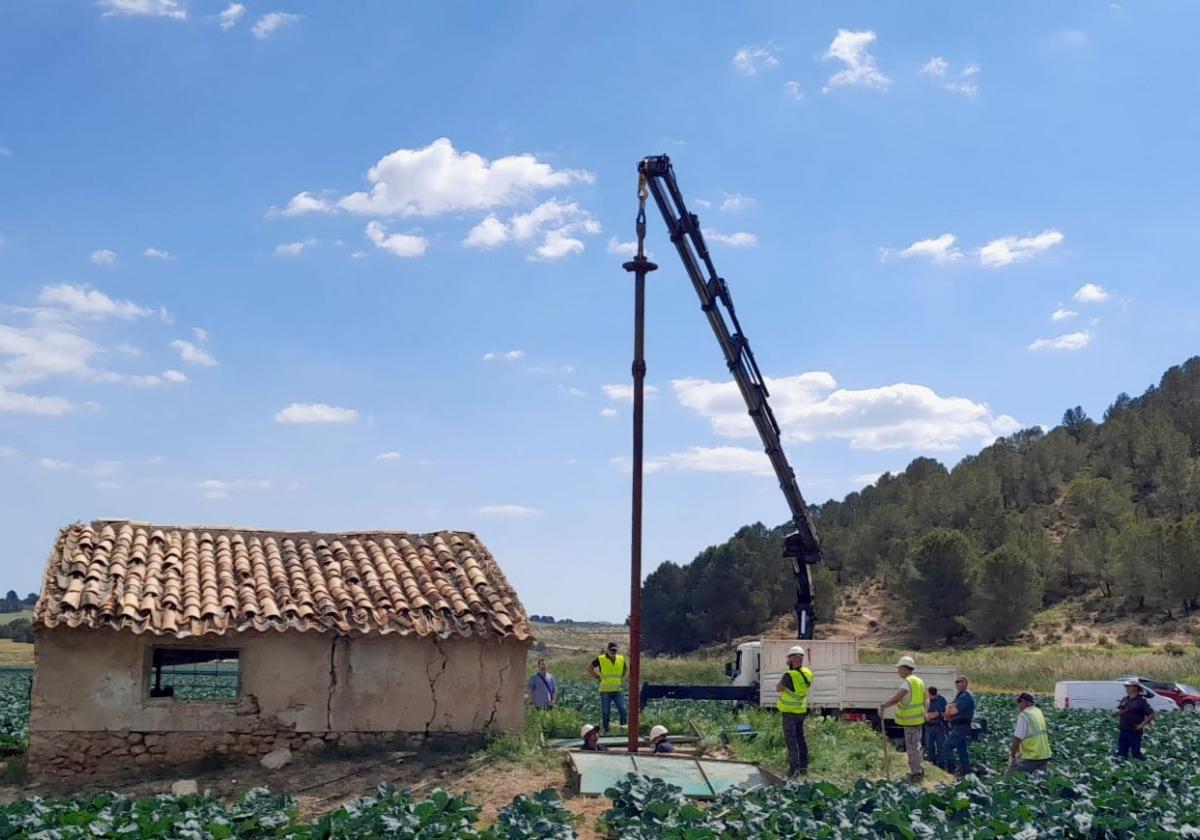 El sellado de un pozo estrecha el cerco a la agricultura intensiva en el Noroeste