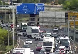 Retenciones en la autovía A-30 en Murcia, a la altura del nudo de Espinardo.