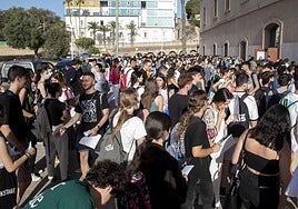 Estudiantes se concentran al comienzo de las pruebas en Cartagena, en una imagen de archivo.