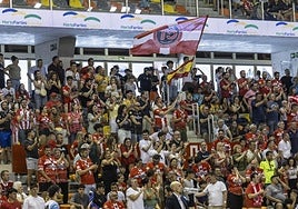 Aficionados del Jimbee celebran la victoria del pasado domingo.