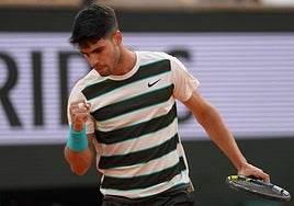 Carlos Alcaraz celebra un punto ante Tommy Paul.