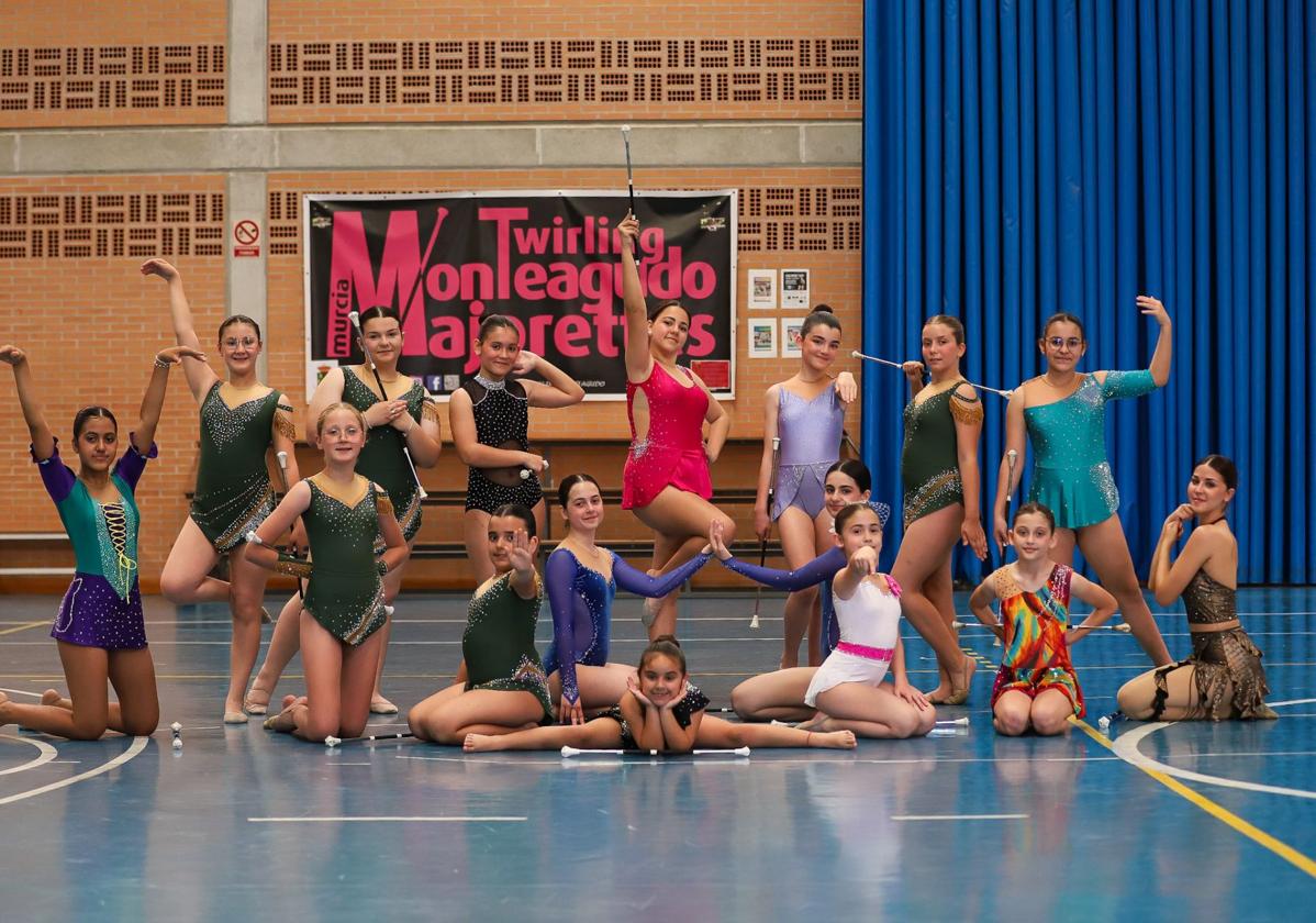 Equipo. Integrantes del ClubMajorettes Twirling Monteagudo, durante un entrenamiento.
