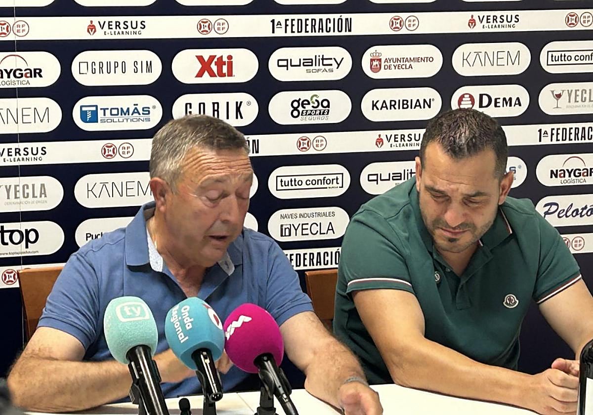 Romero y Adrián, ayer, visiblemente emocionados.