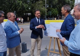 Autoridades y técnicos, ayer, durante la presentación del proyecto.