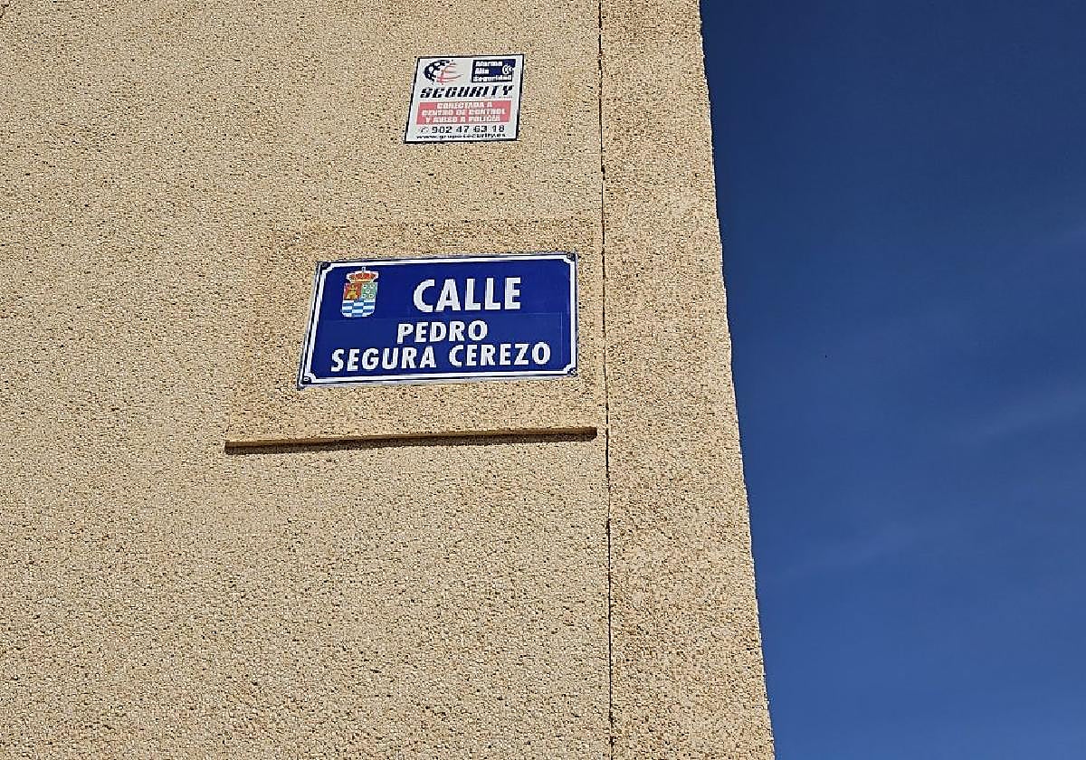 Calle dedicada al fundador.