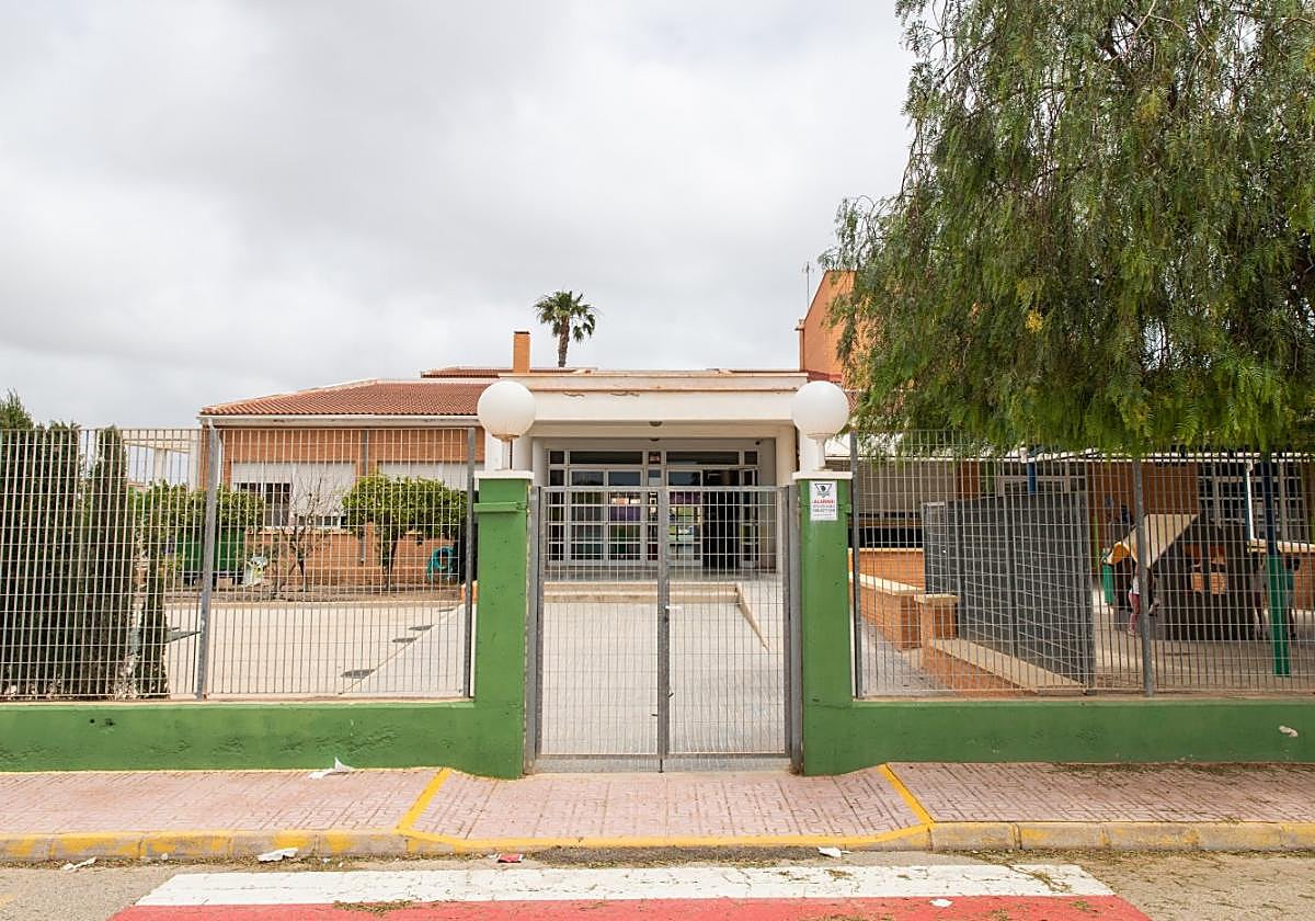 Entrada al CEIP Virgen del Carmen de Torrevieja.