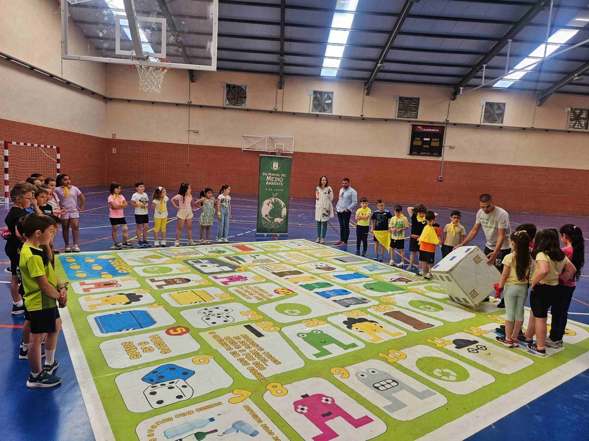 El alumnado del CEIP Virgen de la Candelaria, de Barranda, durante una de las actividades conmemorativas del Día del Medio Ambiente.