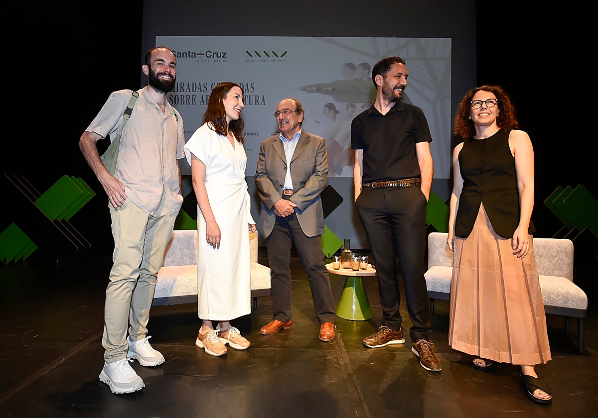 Parte del equipo de Santa-Cruz Arquitectura, este jueves, en el Centro Párraga.