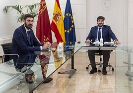 Fernando López Miras reunido con José Ángel Antelo, ayer, en su despacho de San Esteban.