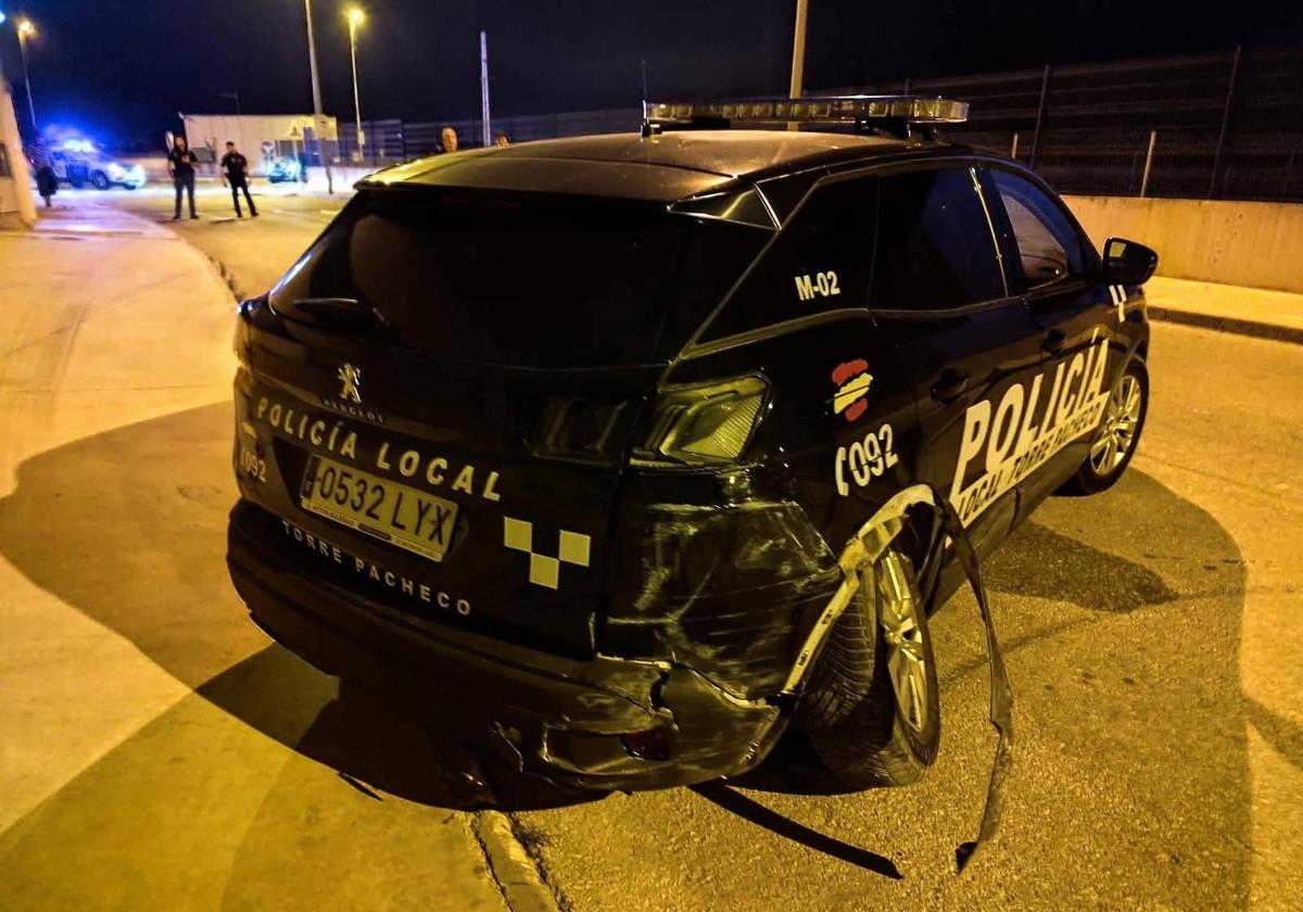 Dos ladrones tirotean a dos policías locales tras sorprenderles robando en una nave de Torre Pacheco