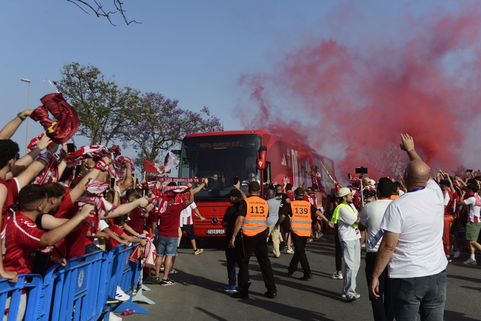 El ambiente previo al Real Murcia - Nàstic, en imágenes