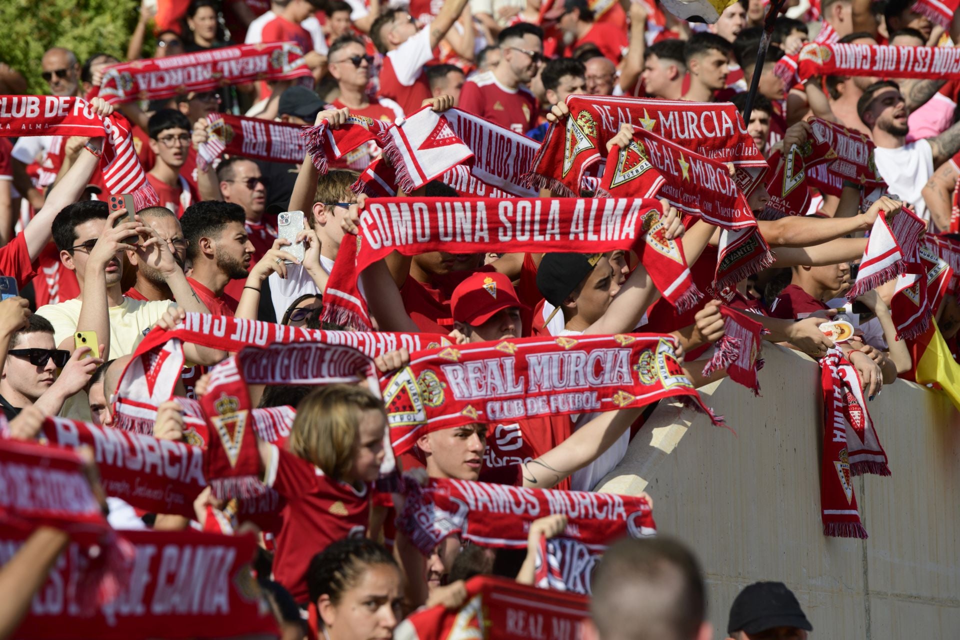 El ambiente previo al Real Murcia - Nàstic, en imágenes