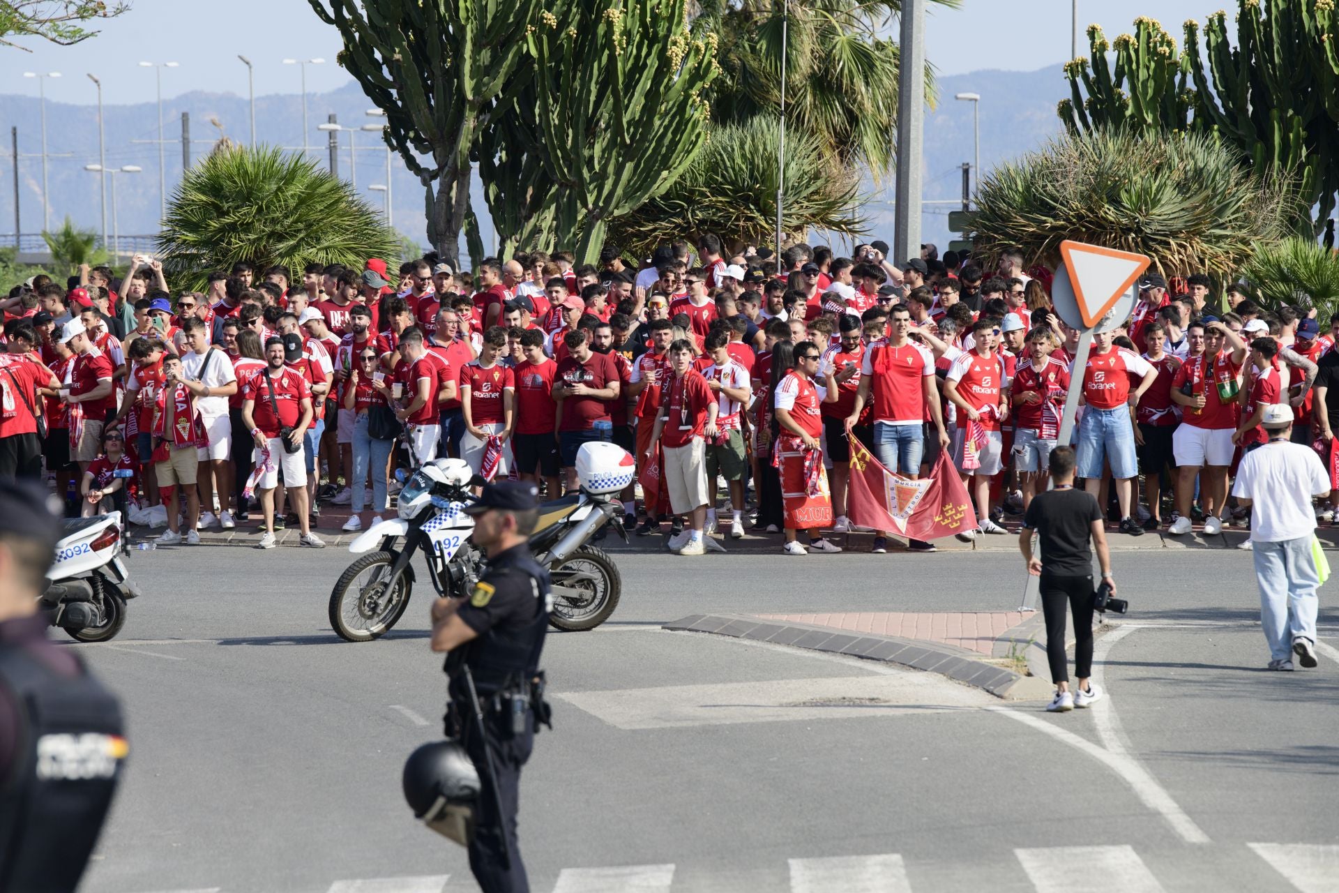El ambiente previo al Real Murcia - Nàstic, en imágenes