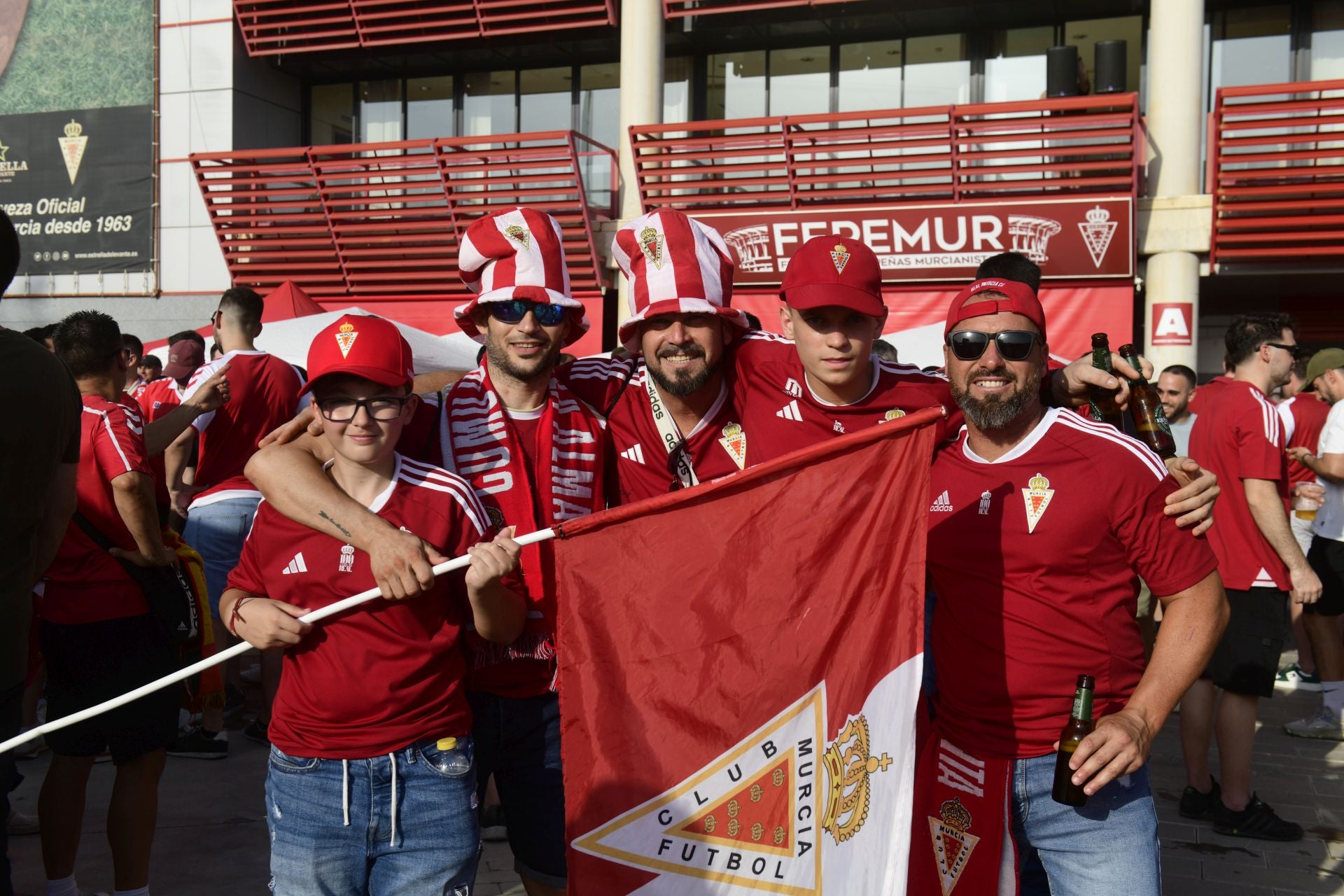 El ambiente previo al Real Murcia - Nàstic, en imágenes