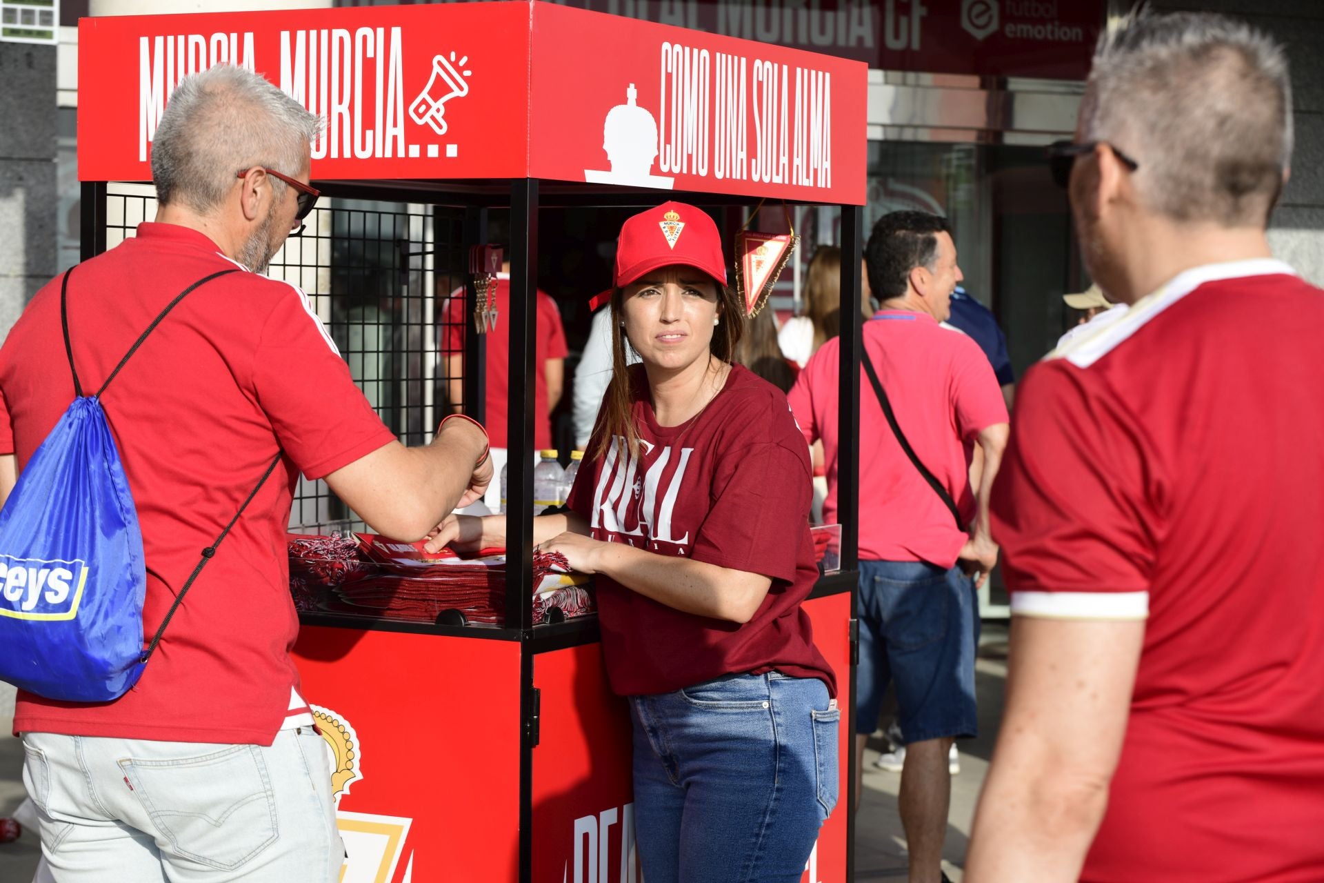 El ambiente previo al Real Murcia - Nàstic, en imágenes