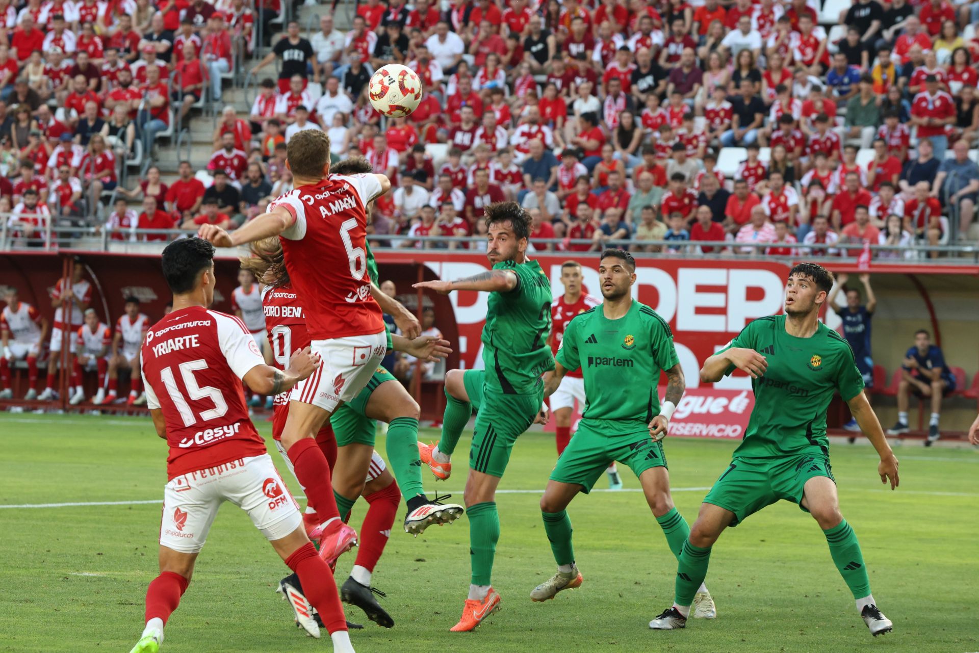 La derrota del Real Murcia frente al Nàstic, en imágenes