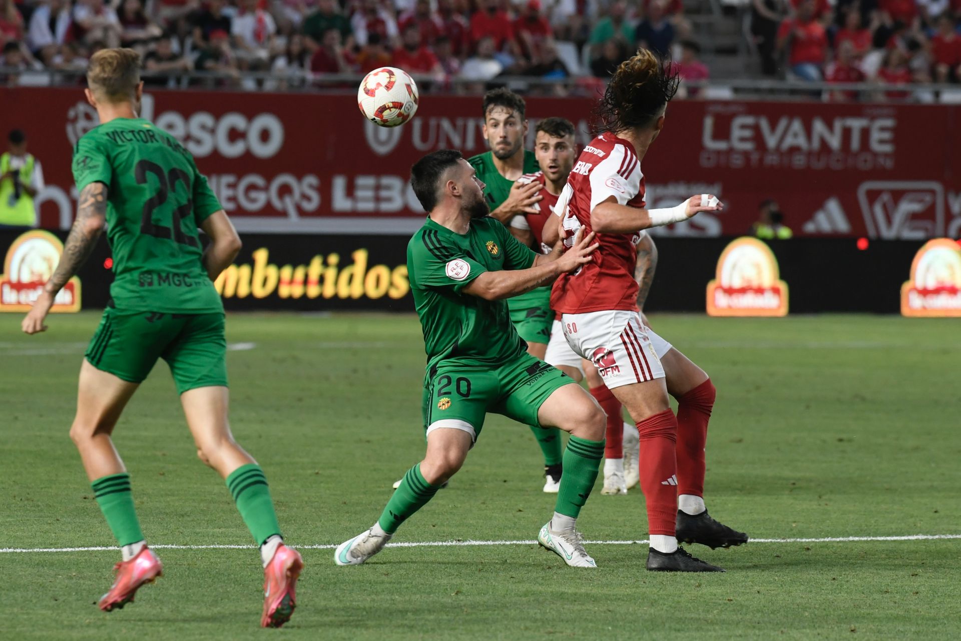La derrota del Real Murcia frente al Nàstic, en imágenes