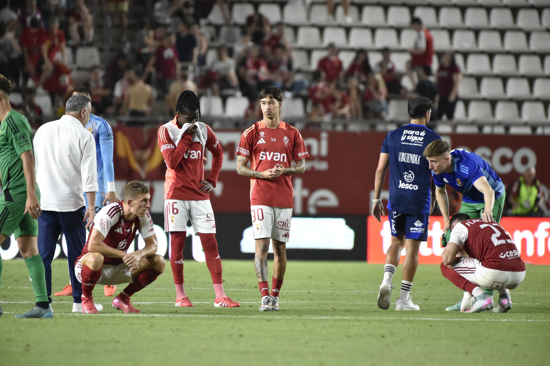 La derrota del Real Murcia frente al Nàstic, en imágenes