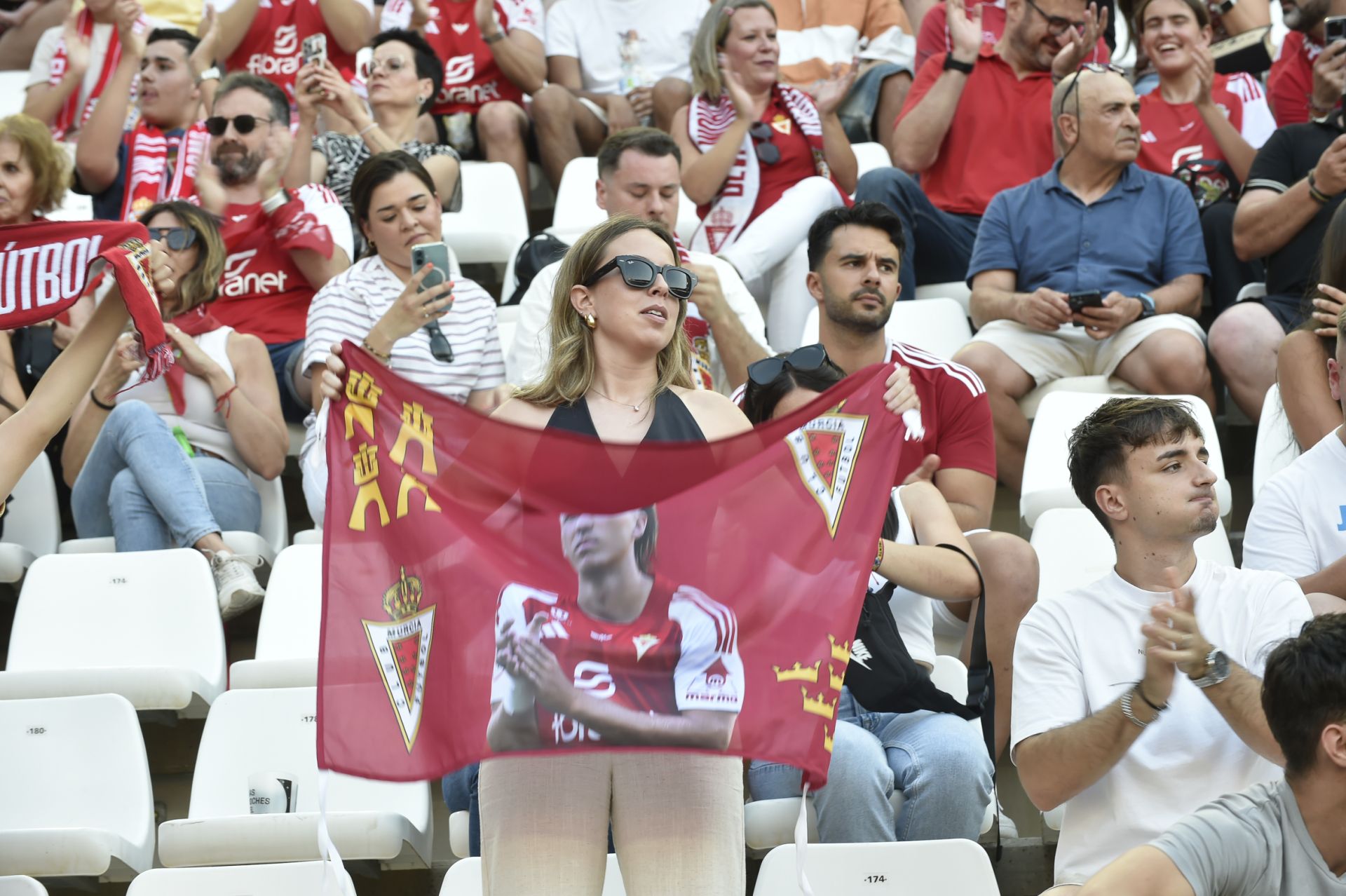 La derrota del Real Murcia frente al Nàstic, en imágenes