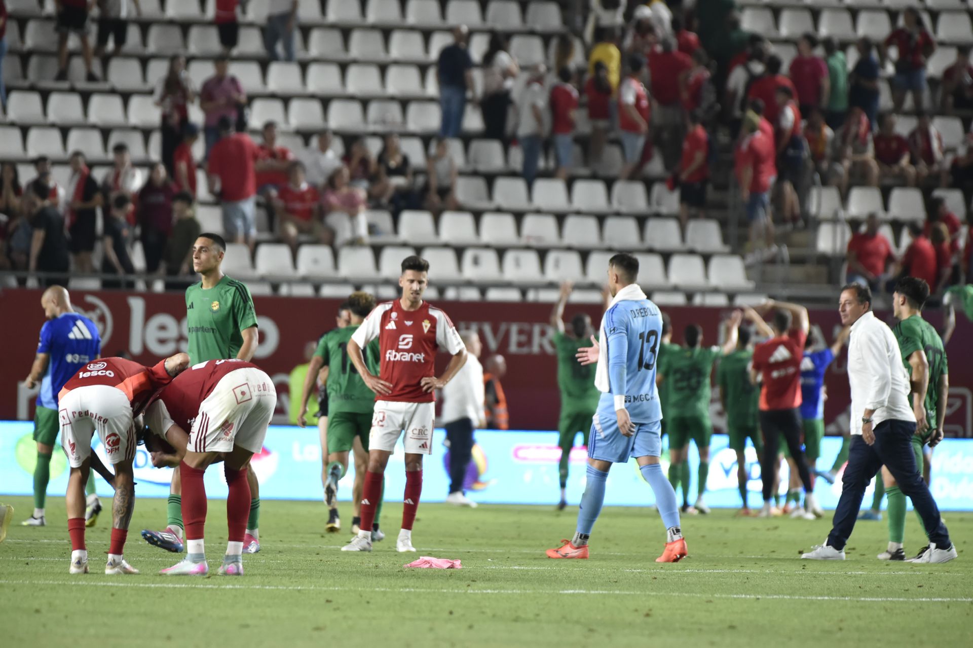 La derrota del Real Murcia frente al Nàstic, en imágenes