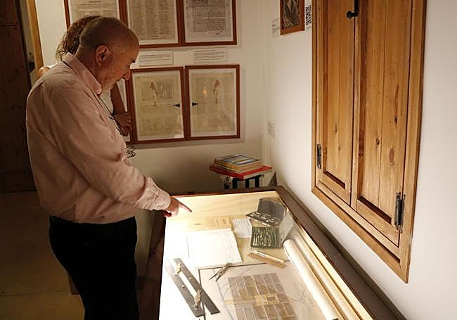 El edil de Turismo, José Antonio Latorre, en una sala del museo.