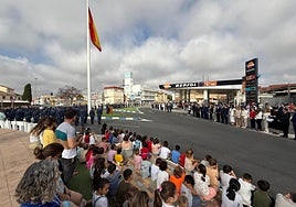 Asistentes al acto celebrado ayer en Santiago de la Ribera.