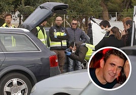 Un agente fotografía el interior del maletero donde apareció el cuerpo desmembrado de 'El Bolas' (en la imagen pequeña).