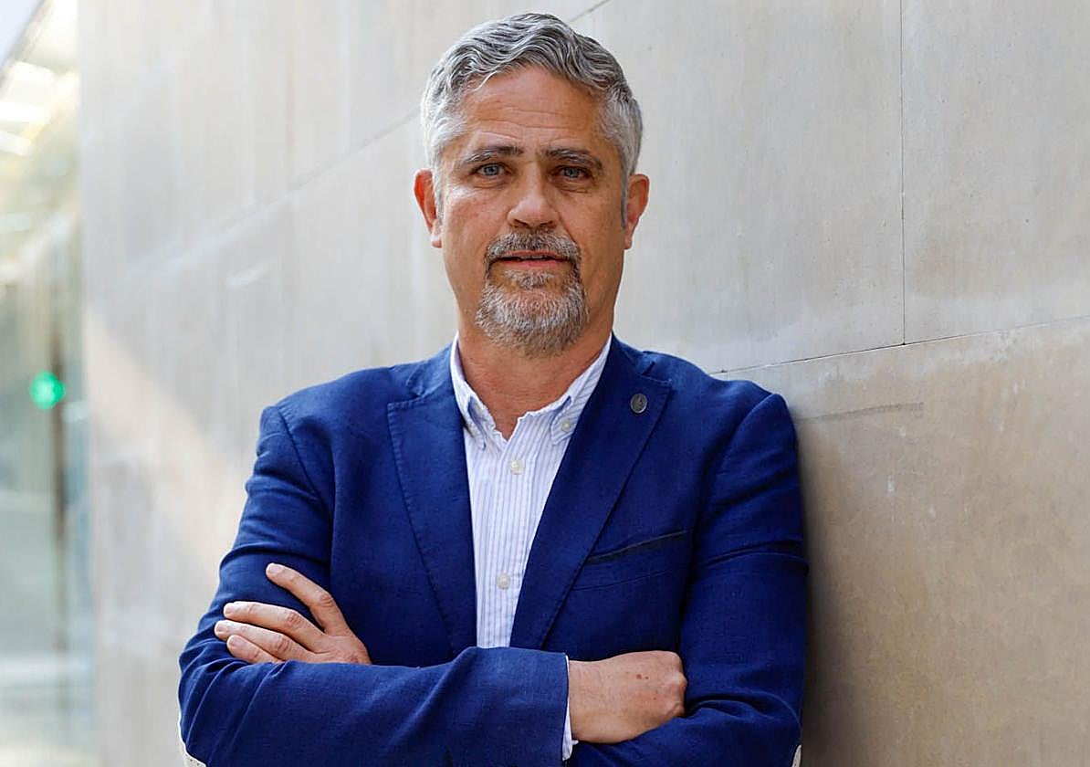 Juan Luis Montero, en Lorca, esta semana, poco antes de presentar su libro en el Aula de Cultura de Cajamurcia.