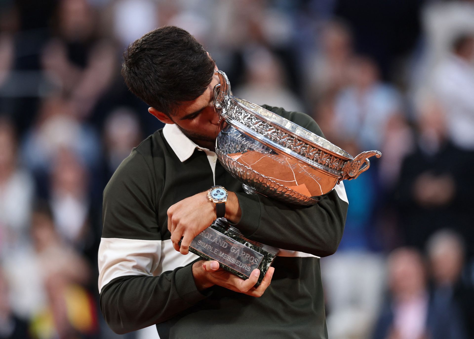 La celebración de Carlos Alcaraz tras ganar Roland Garros, en imágenes