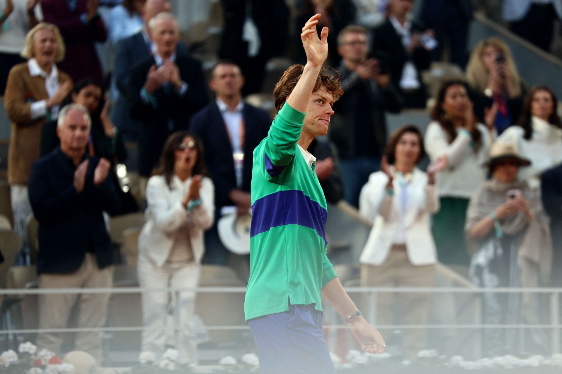 La celebración de Carlos Alcaraz tras ganar Roland Garros, en imágenes