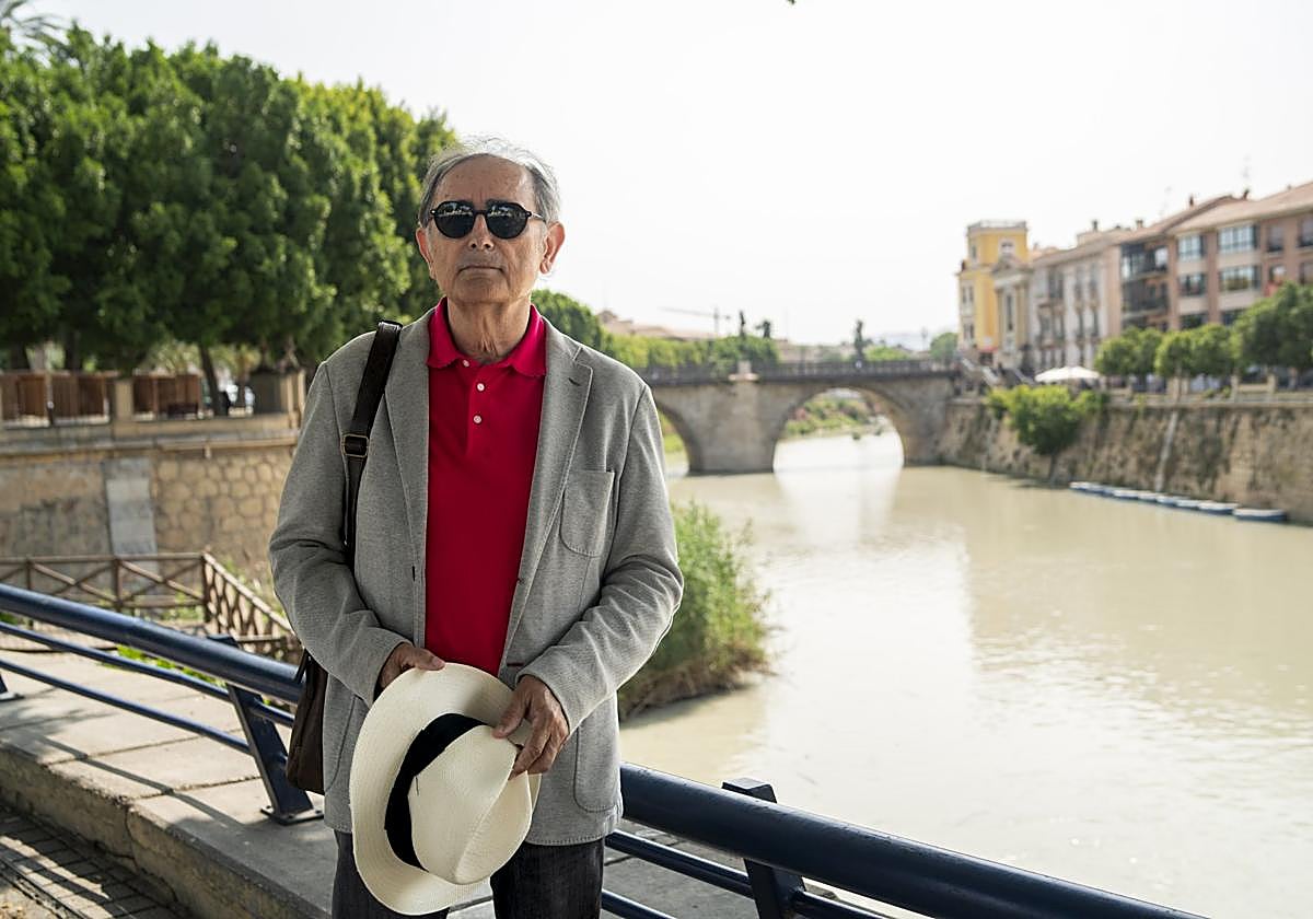 El arquitecto técnico y filósofo Antonio Garrido vive en Murcia permanentemente desde 1994.