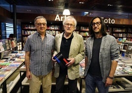 De izquierda a derecha, Jesús Miguel Díaz, Jordi Teixidor y Rafael Herrera Guillén, ayer en La Central del Reina Sofía, en Madrid