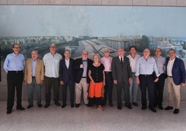 Algunos de los veteranos del Reina Sofía, este miércoles en el hospital: Alfonso Medina, Ramón de Prado, José Soriano, José María García Basterrechea, Rafael Pacheco, Elena Manzano, Pedro Pozo, Francisco López Andreu, Miguel Santiuste, Francisco Pastor, Vicente Vicente y Miguel Ángel Sánchez Cañizares.