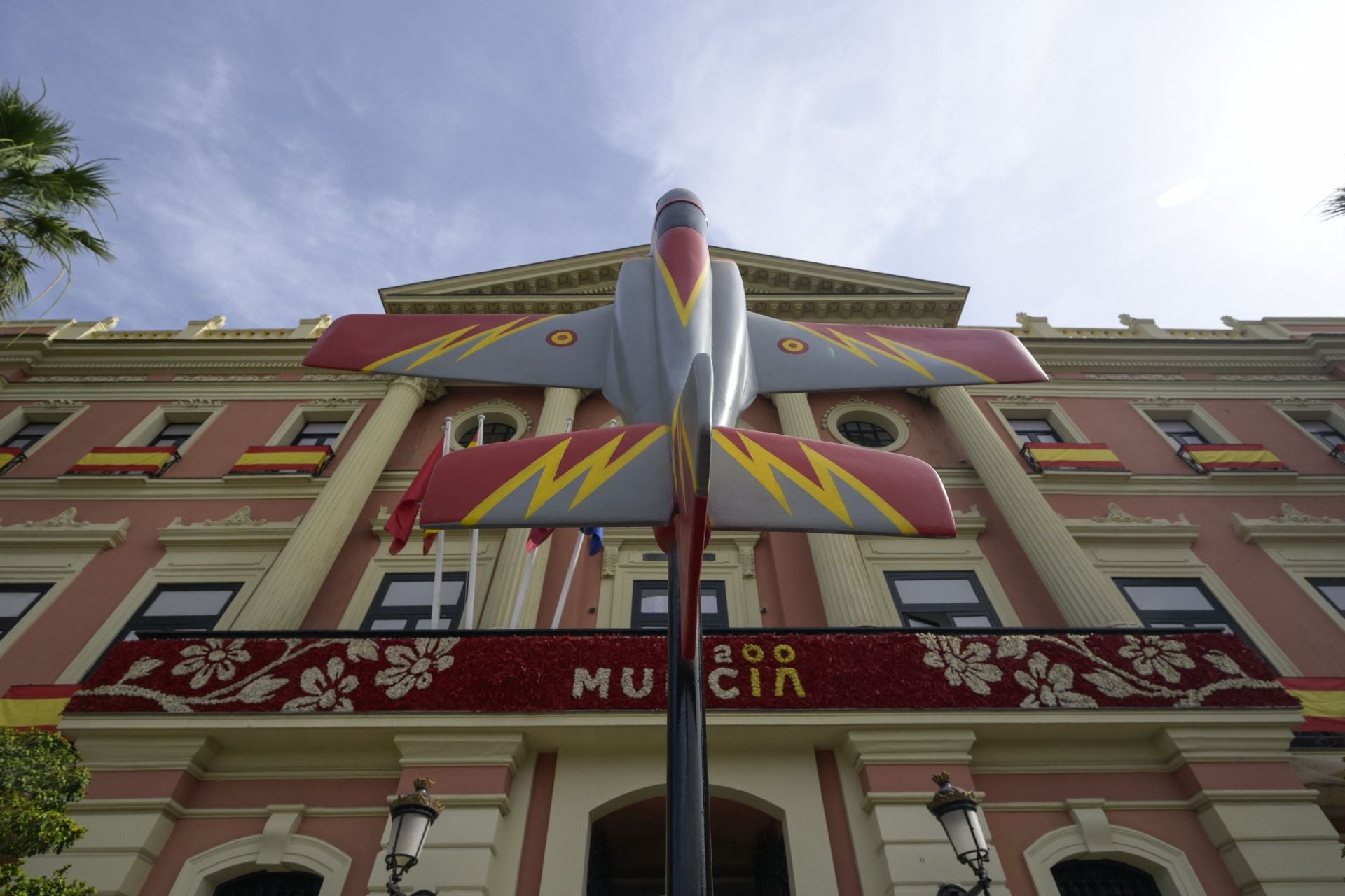 En imágenes, el vuelo de la Patrulla Águila sobre Murcia