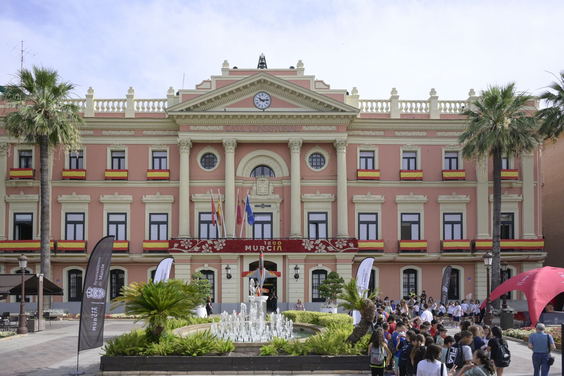 En imágenes, el vuelo de la Patrulla Águila sobre Murcia