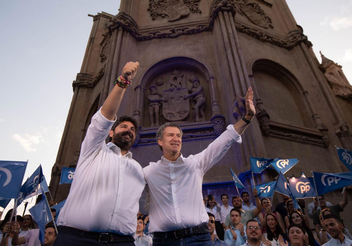 Fernando López Miras, Alberto Núñez Feijóo, este miércoles, en el acto del PP en Murcia.