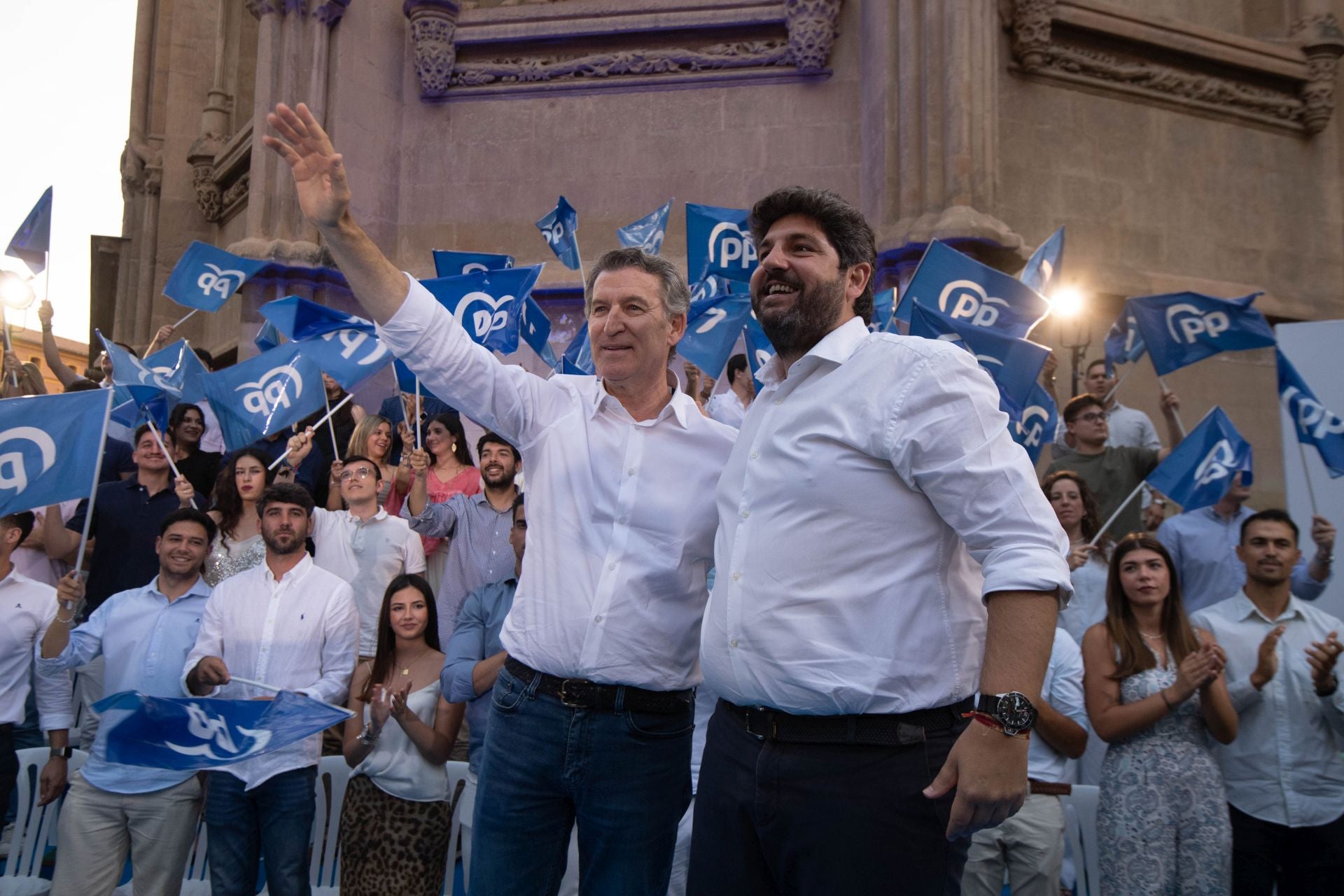 En imágenes, el acto de Feijóo a Murcia