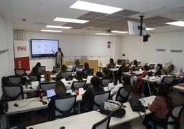 La actualización de contenidos es parte de la esencia de esta escuela de negocios murciana.