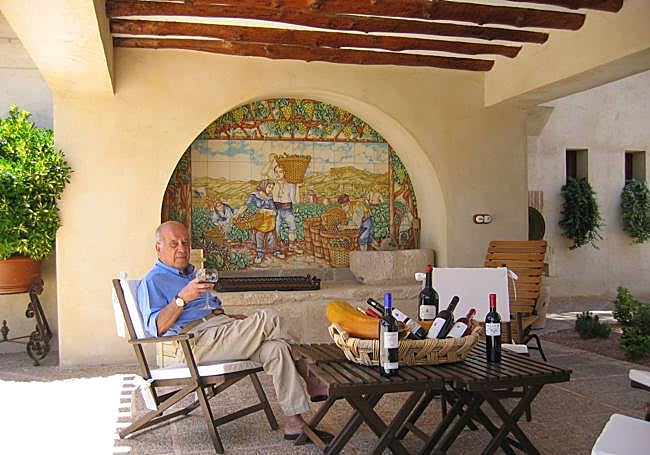 Antonio Candela, en la terraza de su casa, unos años antes de fallecer en 2015.