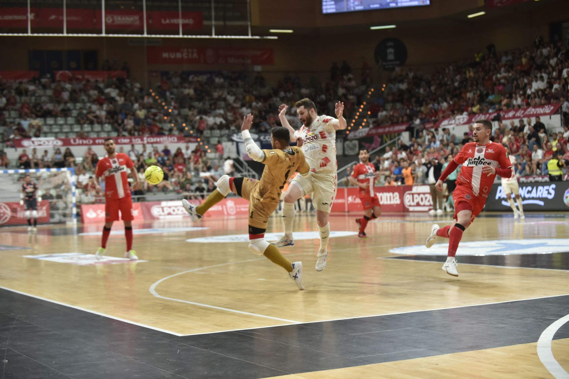 Las imágenes de ElPozo - Jimbee (3-2)