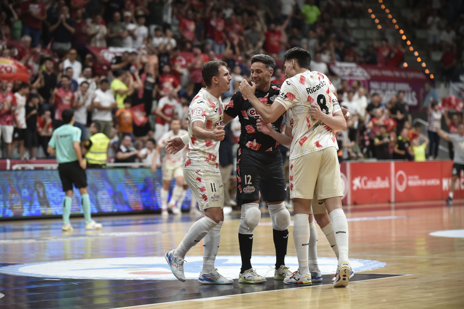 Las imágenes de ElPozo - Jimbee (3-2)