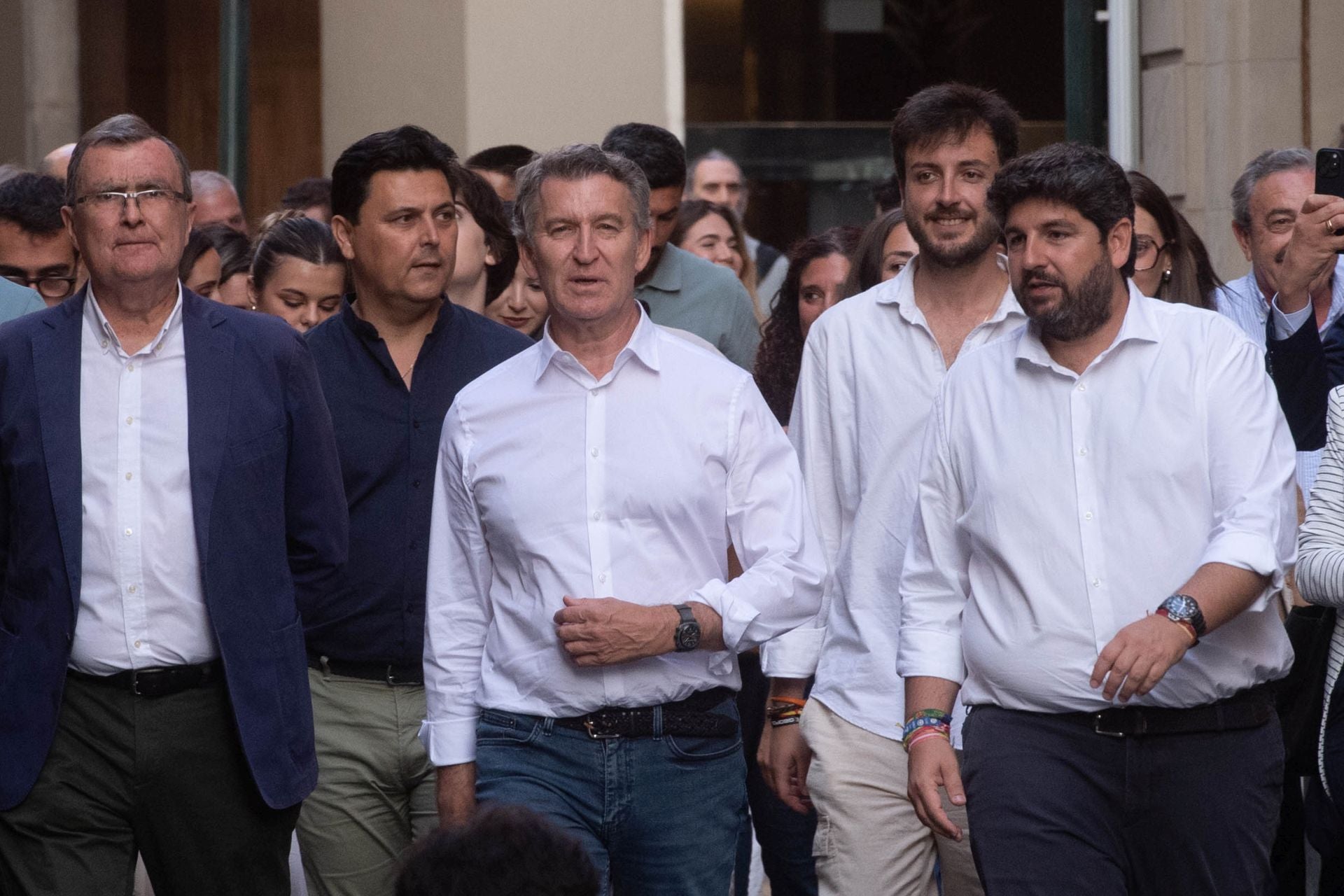 En imágenes, el acto de Feijóo a Murcia