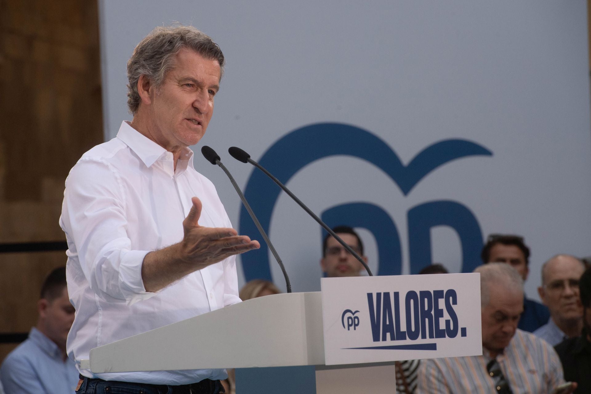 En imágenes, el acto de Feijóo a Murcia