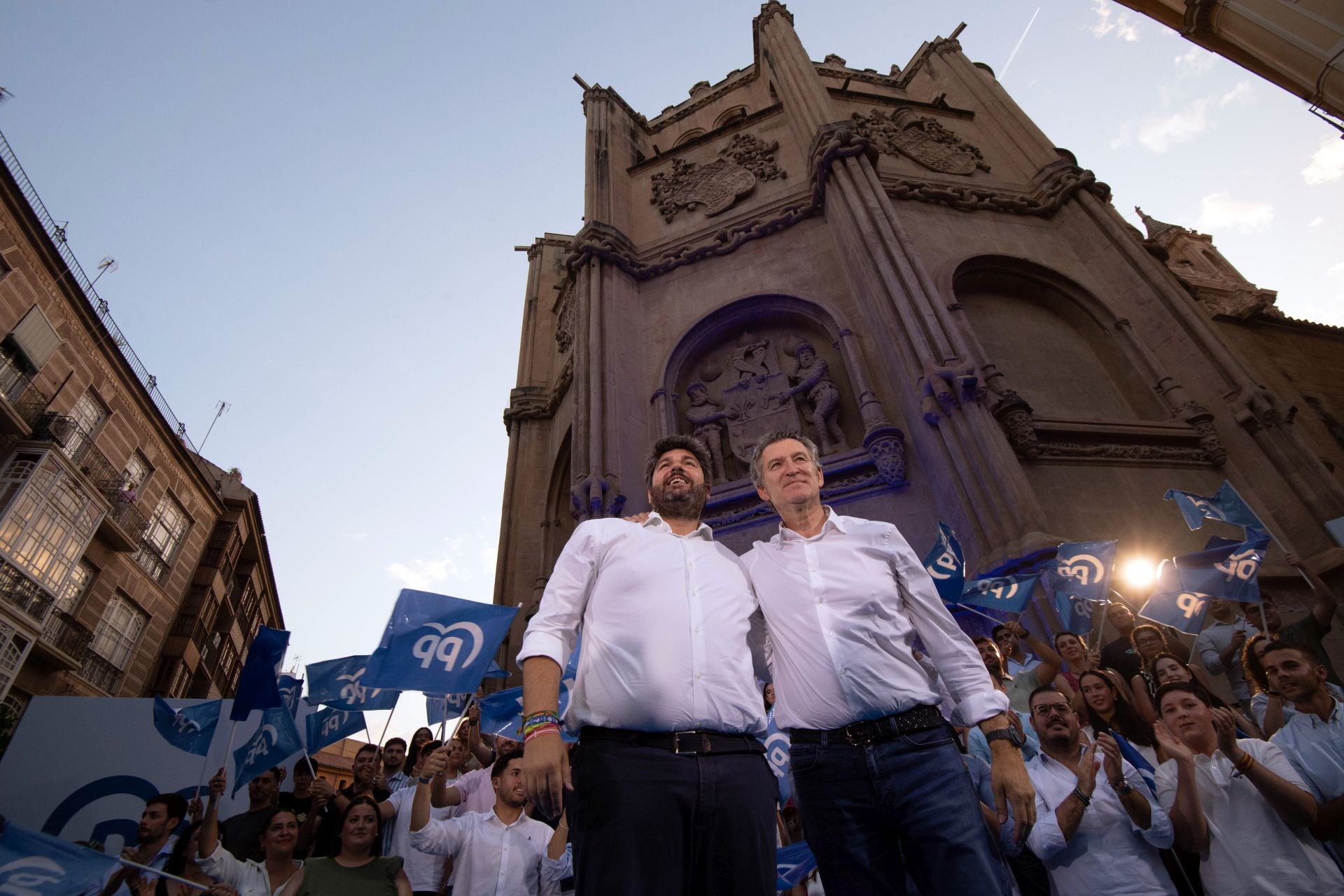 En imágenes, el acto de Feijóo a Murcia